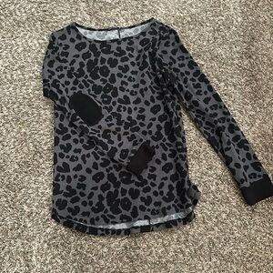 Pink clover. Black leopard print sweater